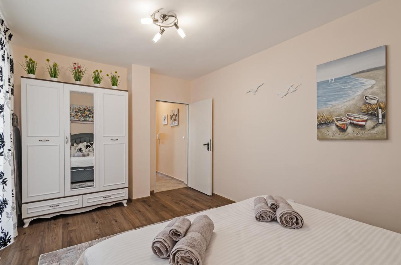 Апартаменти Ивайло / Ivaylo Apartments Burgas City Eksteriør billede